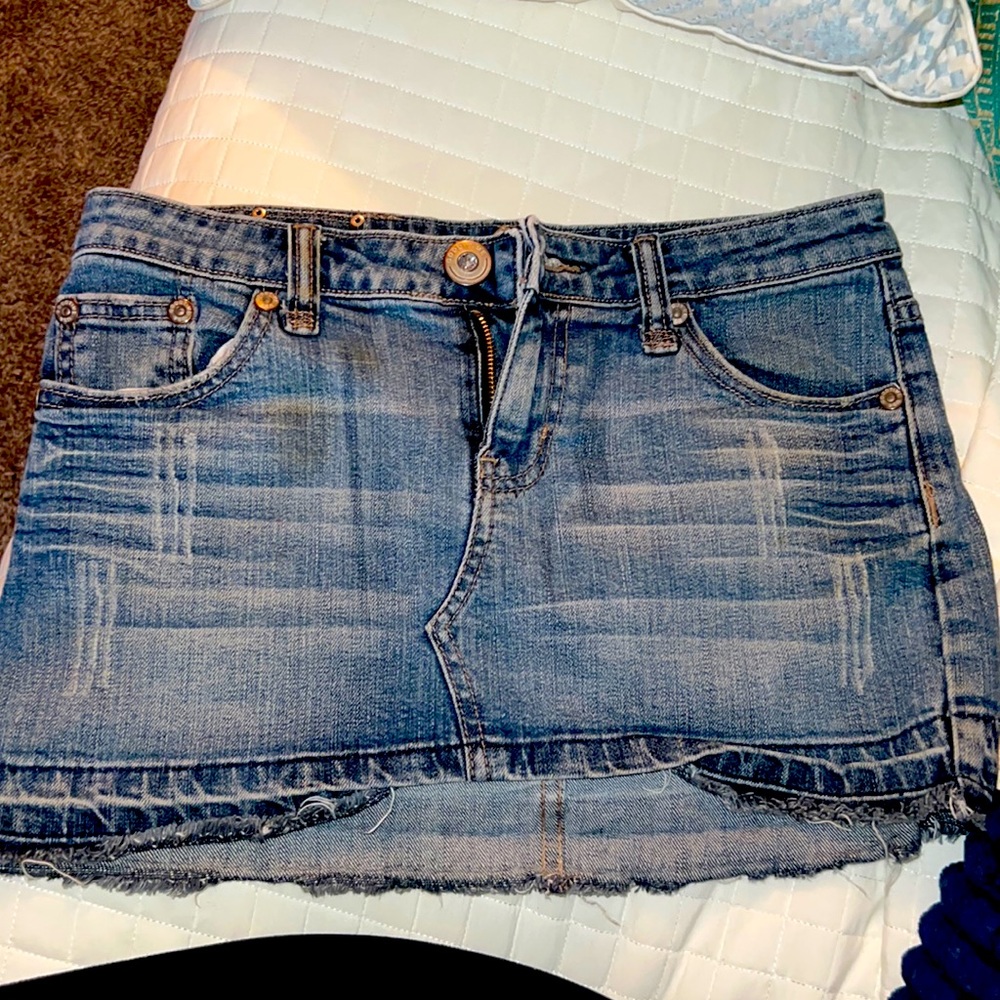 Cute jean skirt no size tag fits like a 5